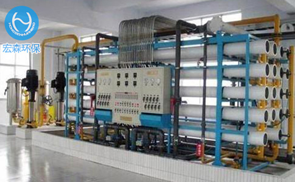 電去離子(Electrodeionization 簡稱EDI)是將電滲析膜分離技術(shù)與離子交換技術(shù)有機(jī)地結(jié)合起來的一種新的制備超純水(高純水)的技術(shù)，它利用電滲析過程中的極化現(xiàn)象對填充在淡水室中的離子交換樹脂進(jìn)行電化學(xué)再生。